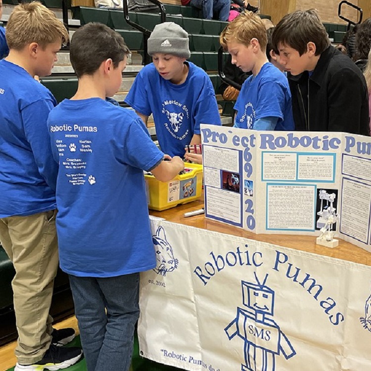 Featured image of article: 2022 SMS Robotics Team
